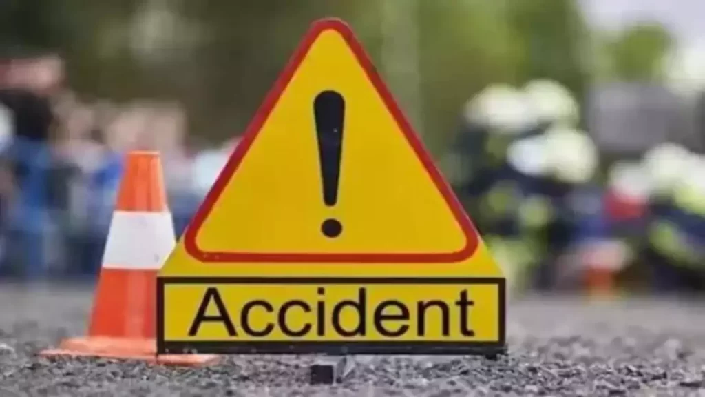 accident-1-1024x576 हमीरपुर: श्रद्धालुओं से भरी ट्रैक्टर ट्रॉली अनियंत्रित होकर पलटी, दर्जन भर से अधिक घायल