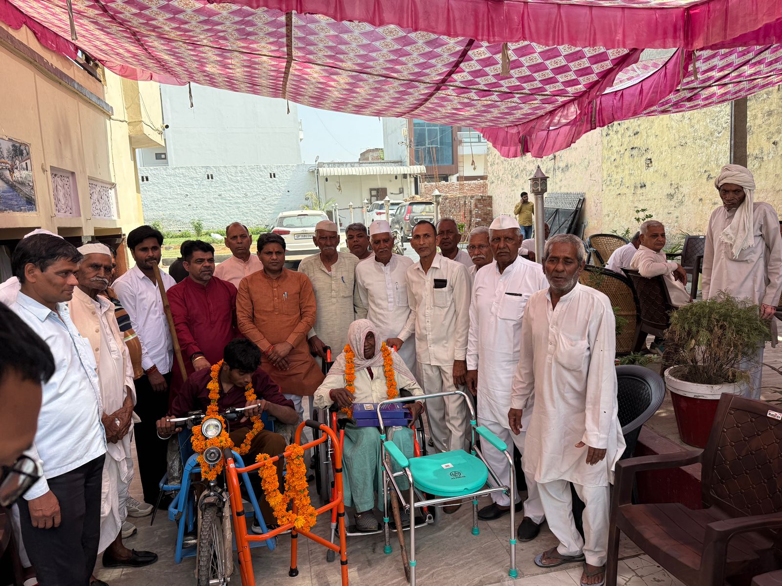 बादलपुर, ग्रेटर नोएडा: महेंद्र नागर ने 100 को दी नई जिंदगी