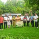 एडा के सेंचुरी अपार्टमेंट में माताओं द्वारा पौधारोपण