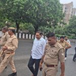 नोएडा सेक्टर-141 में अवैध अतिक्रमण पर बुलडोज़र, RWA और प्राधिकरण की संयुक्त कार्रवाई