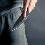 आजमगढ़ में पत्नी की हत्या के बाद आरोपी को ले जाती पुलिस