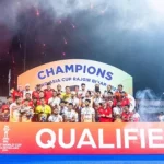 भारतीय हॉकी टीम हीरो एशिया कप ट्रॉफी के साथ जश्न मनाते हुए