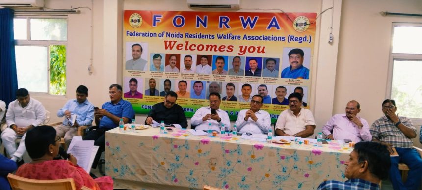 नोएडा फोनरवा कार्यालय में RWA और प्राधिकरण अधिकारियों की बैठक