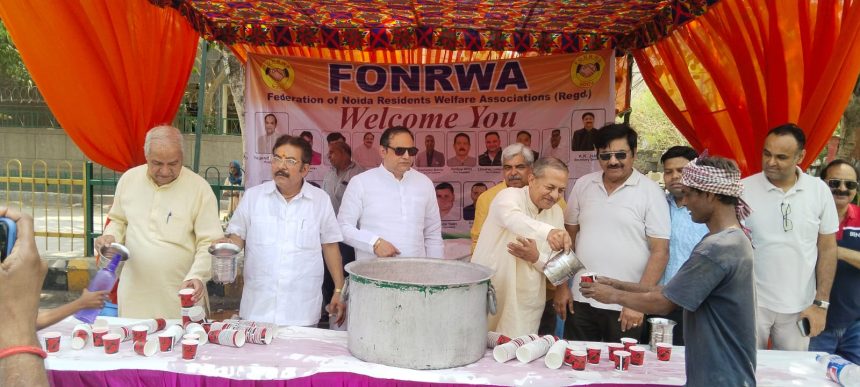 निर्जला एकादशी पर सेक्टर-52 में फोनरवा द्वारा आयोजित मीठे शरबत का सेवा शिविर